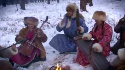 The wonderful Altai Band from Mongolia performed an absolutely enchanting cover of the popular Christmas carol “Jingle Bells” in true Mongolian fashion.