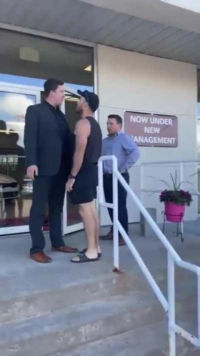 Kia manager calls a customer’s wife a c*nt after they go in to get their deposit back