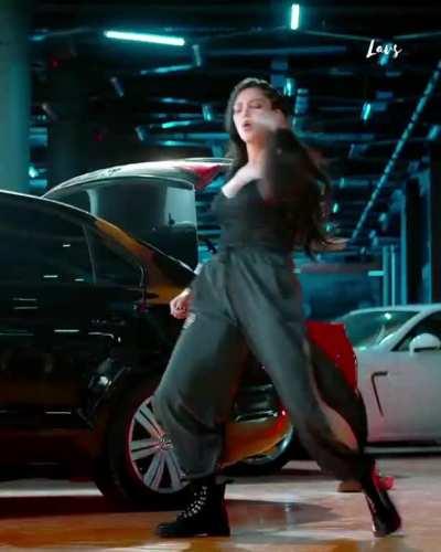 shruti hassan jiggles show full video