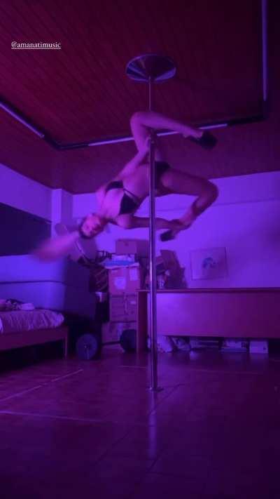 Μαρία Ελένη Παππά pole dancing 💦💦