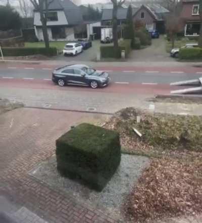 Guy films the arrival of his new Audi. Who was the idiot here?