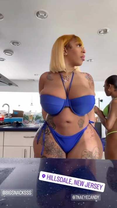 Insane curves on this Bronx baddie