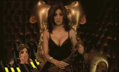 Shilpa Shetty flashing her huge cleavage on big brother