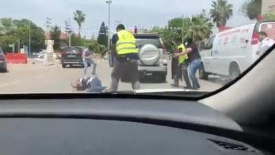 man try to stab a security guard